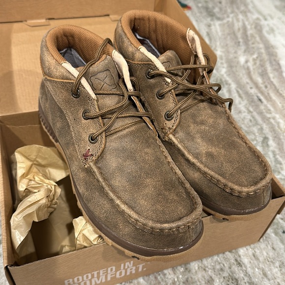 New in box. Women’s 7.5 Twisted X Bomber shoe - Picture 4 of 4